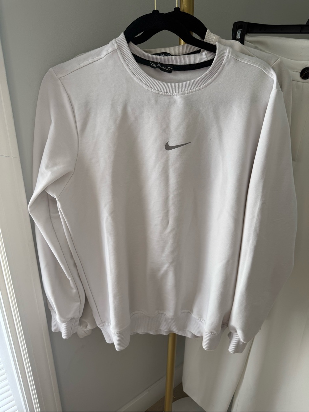 Nike Men's Crewneck Sweatshirt in White with Gray Swoosh